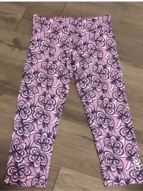 Lorna Jane patterned leggings in Pink Fairy Floss size small